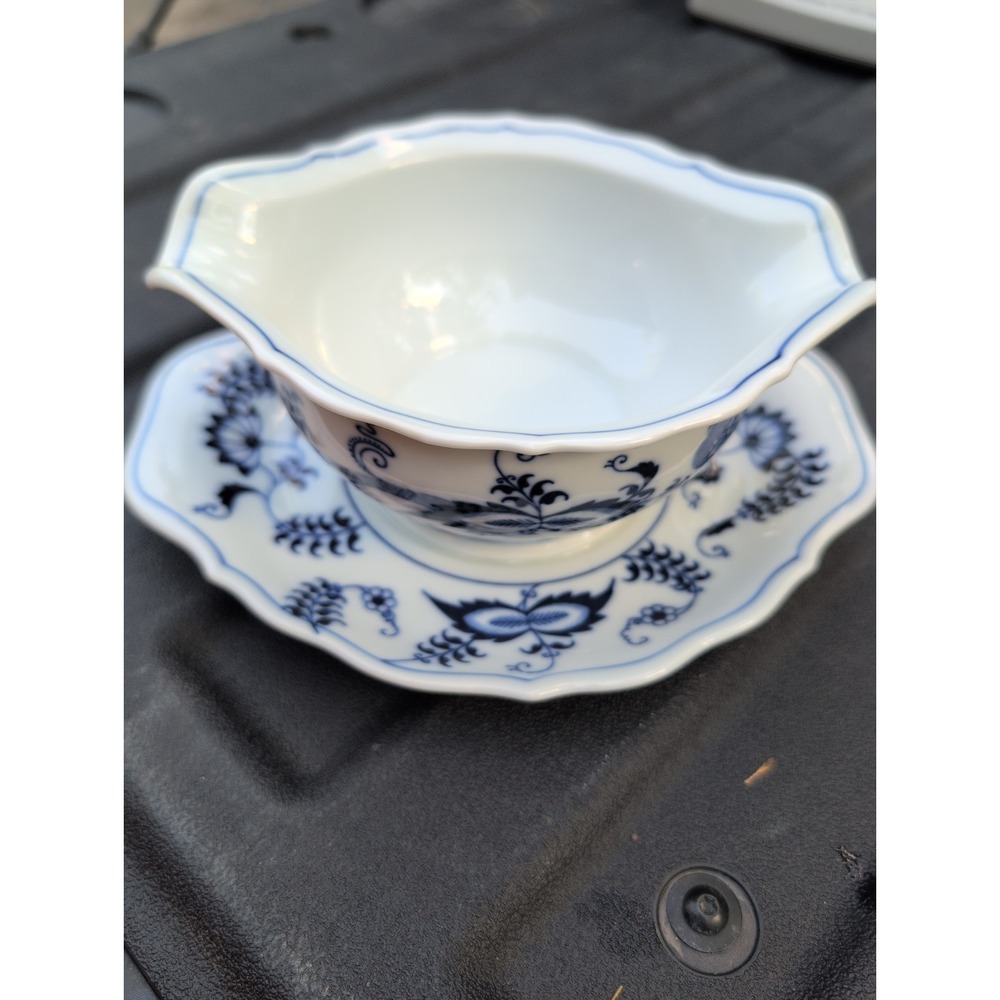 Blue Danube Gravy Boat attached Underplate Scalloped Edge - Blue Onion Pattern